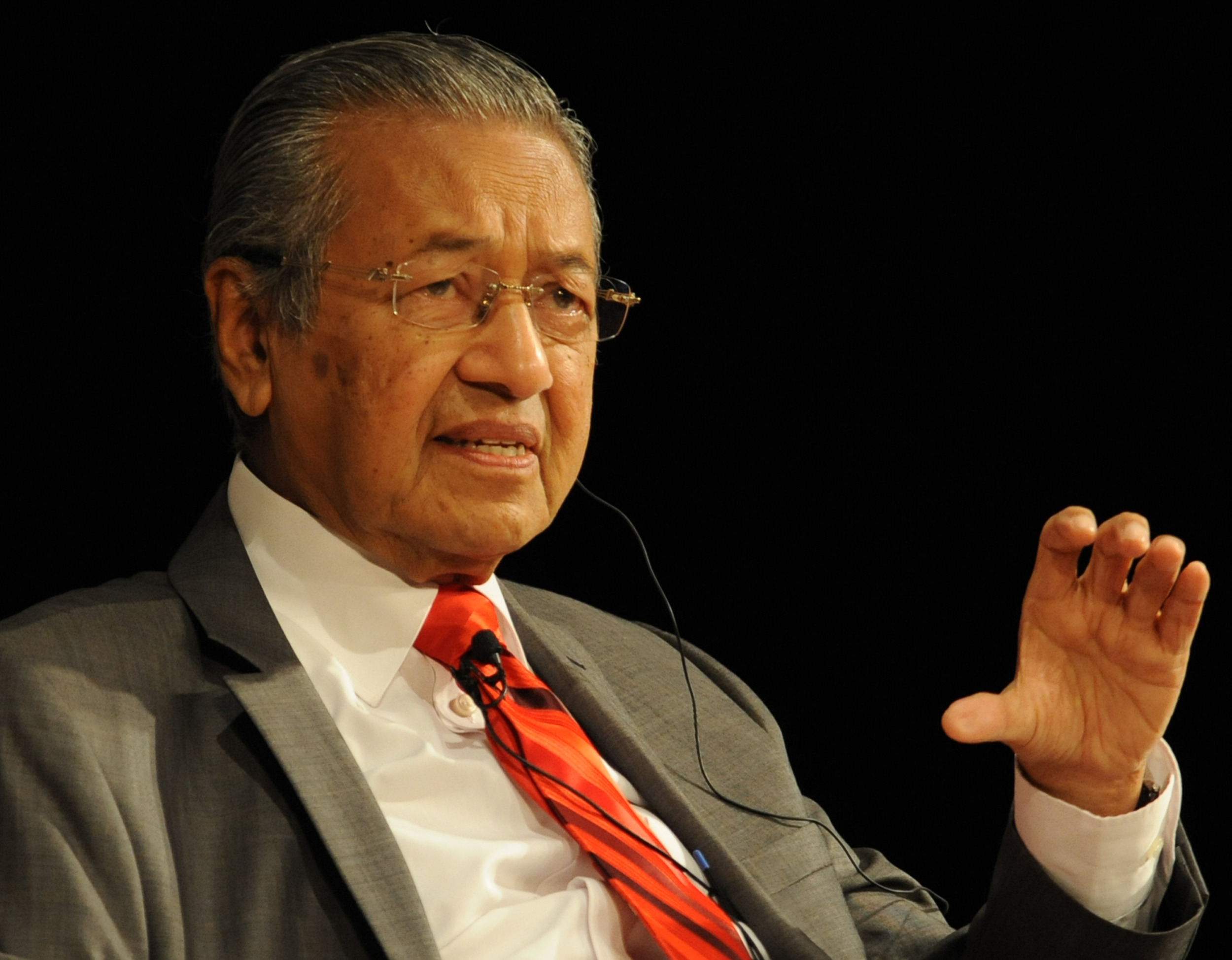 Диктатор против диктатуры: как в Малайзии прошли «опрокидывающие выборы»