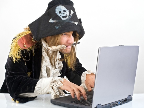 В Казахстане семь из 10 граждан занимаются пиратством