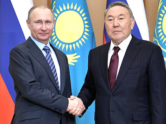 Путин и Назарбаев копят деньги и влияние