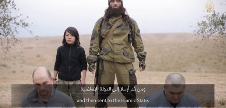 Террористическая группа ИГИЛ выложила в сеть видео, где ребенок убивает «русских шпионов»