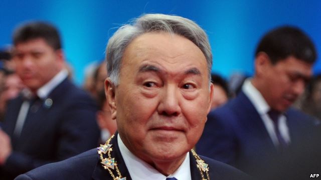 Восхваляющие Назарбаева не скупятся на эпитеты