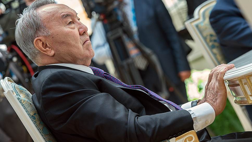 Казахстан проверяют на лояльность экономикой. Депутаты попросили досрочные парламентские выборы