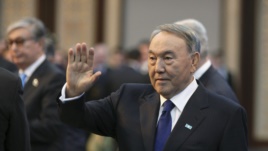 Назарбаев призвал казахстанцев «забыть о долларе»