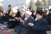 Центральная Азия: Власти борются с религией, но каковы их шансы на успех?